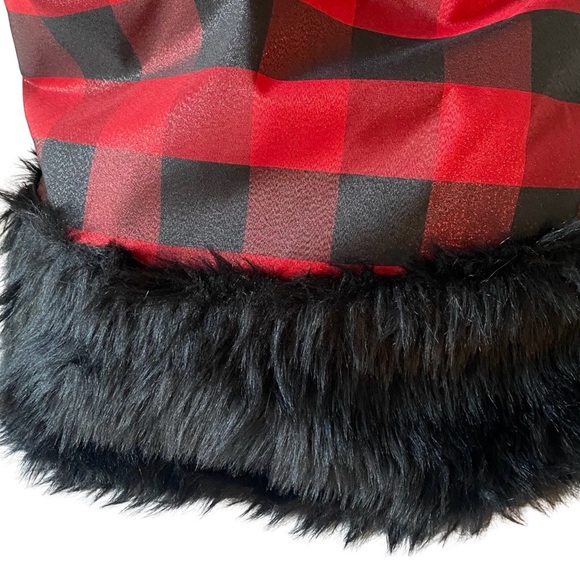 Winter Wonder Lane Buffalo Check 48" White & Black Tree Skirt - Picture 8 of 16